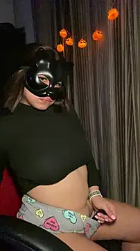 Snapshot of nenalayla chatting on 10/15/25, 03:12 nenalayla online show from 10/15/25, 03:12