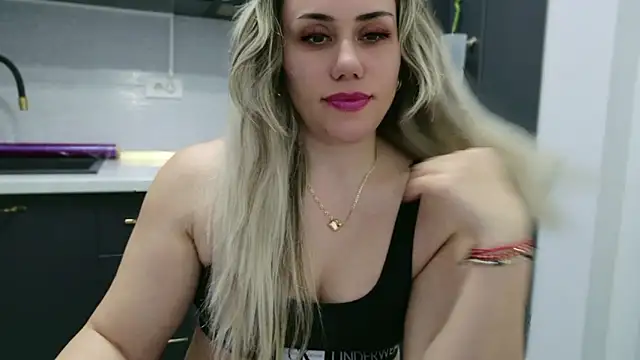 Snapshot of Annyfit4you chatting on 03/03/25, 08:54 Annyfit4you online show from 03/03/25, 08:54