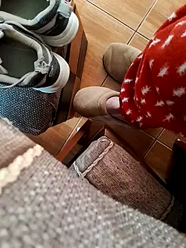 Snapshot of feet_toes chatting on 03/14/25, 05:27 feet toes online show from 03/14/25, 05:27