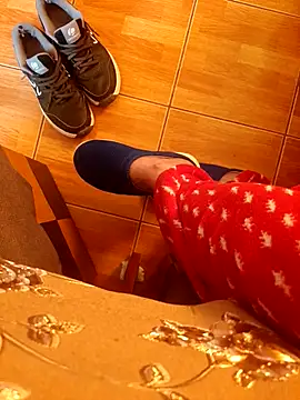 Snapshot of feet_toes chatting on 10/31/25, 05:30 feet toes online show from 10/31/25, 05:30