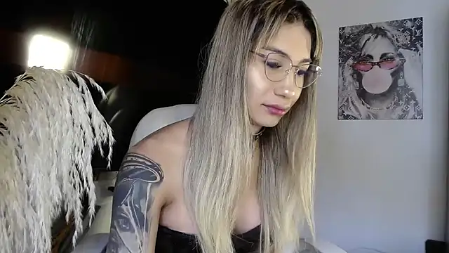 Snapshot of saraplayboy96 chatting on 10/28/25, 06:32 saraplayboy96 online show from 10/28/25, 06:32