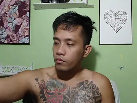 Snapshot of Thyler08 chatting on 10/29/25, 06:37 Thyler08 online show from 10/29/25, 06:37