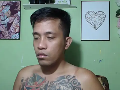 Snapshot of Thyler08 chatting on 11/13/25, 06:45 Thyler08 online show from 11/13/25, 06:45