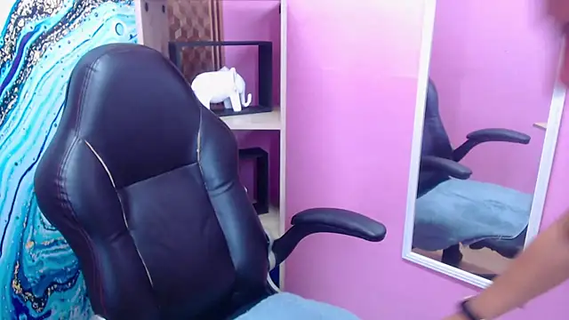 Amy Ronan online show from 10/15/25, 04:18