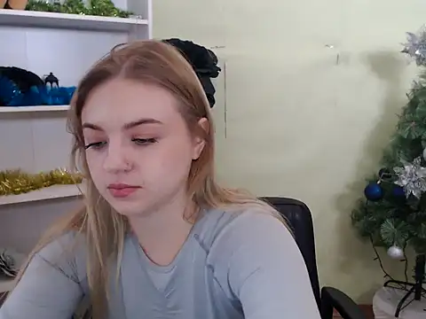 CrazyGloria online show from 01/12/25, 05:56