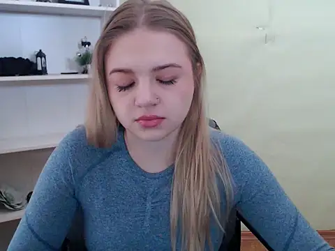CrazyGloria online show from 02/08/25, 06:22