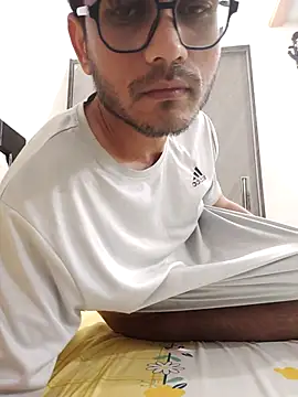 Snapshot of alex78265 chatting on 11/16/25, 12:33 alex78265 online show from 11/16/25, 12:33