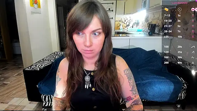 StacyTigerr online show from 11/10/25, 02:49