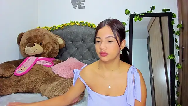 AnahiRivera online show from 10/13/25, 10:59