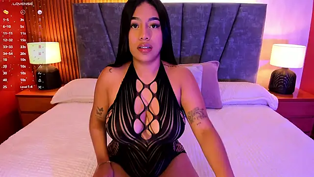 Sara mocca  online show from 10/08/25, 07:22