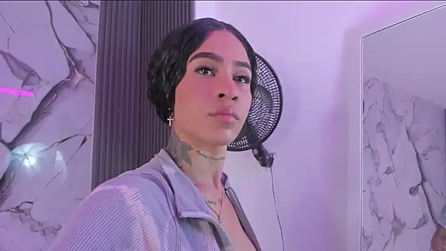 LARAA CROFT online show from 10/02/25, 12:12