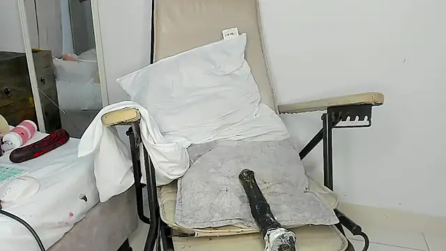 AlyssonKim online show from 10/20/25, 08:20