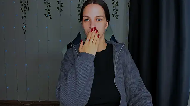 Snapshot of KarlaSim chatting on 10/15/25, 10:26 KarlaSim online show from 10/15/25, 10:26