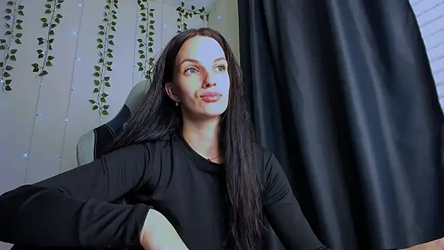 Snapshot of KarlaSim chatting on 10/21/25, 01:45 KarlaSim online show from 10/21/25, 01:45