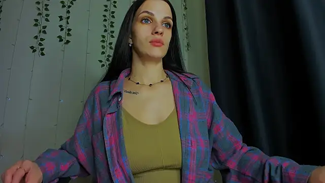 Snapshot of KarlaSim chatting on 11/28/25, 07:27 KarlaSim online show from 11/28/25, 07:27