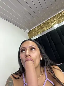 Snapshot of karlyn_angels chatting on 12/17/24, 10:11 karlyn angels online show from 12/17/24, 10:11