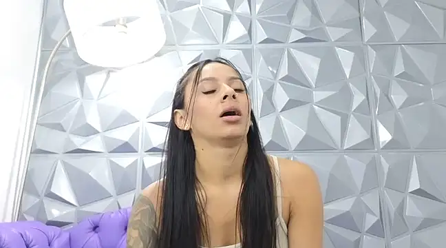 Snapshot of karlyn_angels chatting on 02/25/25, 05:15 karlyn angels online show from 02/25/25, 05:15