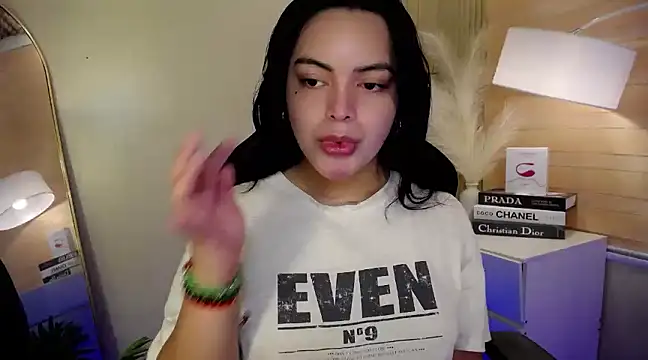 Snapshot of HotstuffCherrySummer chatting on 12/29/24, 05:31 HotstuffCherrySummer online show from 12/29/24, 05:31