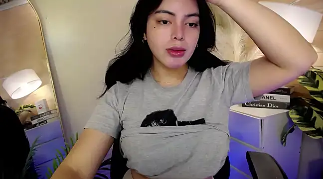 Snapshot of HotstuffCherrySummer chatting on 12/30/24, 05:04 HotstuffCherrySummer online show from 12/30/24, 05:04