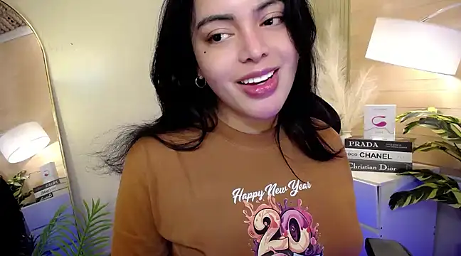 Snapshot of HotstuffCherrySummer chatting on 01/01/25, 12:11 HotstuffCherrySummer online show from 01/01/25, 12:11