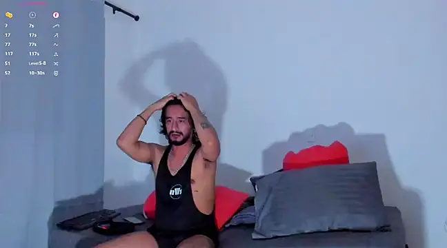 Snapshot of Cloudy_pigDude chatting on 12/28/24, 04:41 Cloudy pigDude online show from 12/28/24, 04:41