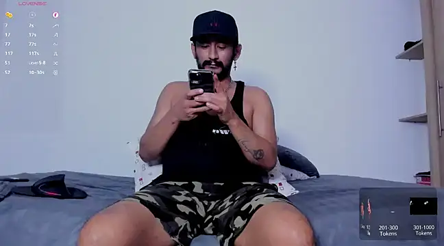 Snapshot of Cloudy_pigDude chatting on 02/06/25, 06:29 Cloudy pigDude online show from 02/06/25, 06:29