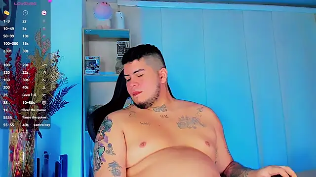 Snapshot of Thomas_chubbyxhot chatting on 02/13/25, 08:48 Thomas chubbyxhot online show from 02/13/25, 08:48