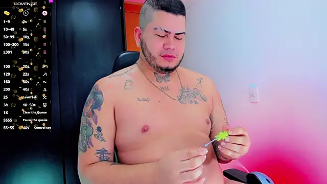 Snapshot of Thomas_chubbyxhot chatting on 10/26/25, 06:08 Thomas chubbyxhot online show from 10/26/25, 06:08