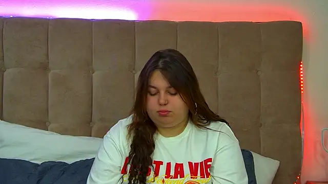 Snapshot of LillianKim chatting on 09/18/25, 06:32 LillianKim online show from 09/18/25, 06:32