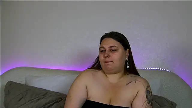 Snapshot of LillianKim chatting on 10/06/25, 06:22 LillianKim online show from 10/06/25, 06:22