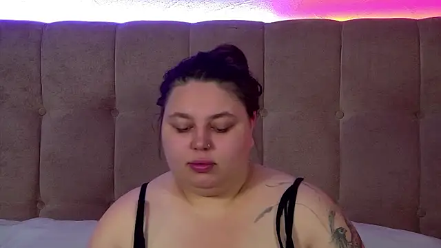 Snapshot of LillianKim chatting on 10/12/25, 06:34 LillianKim online show from 10/12/25, 06:34