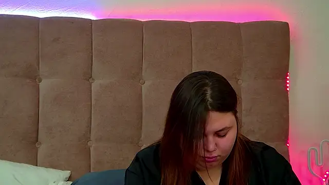 Snapshot of LillianKim chatting on 10/22/25, 06:40 LillianKim online show from 10/22/25, 06:40