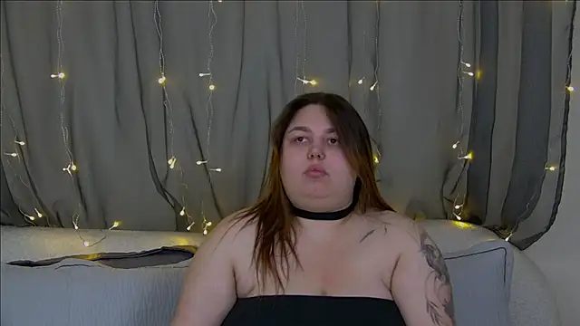 Snapshot of LillianKim chatting on 10/30/25, 06:30 LillianKim online show from 10/30/25, 06:30