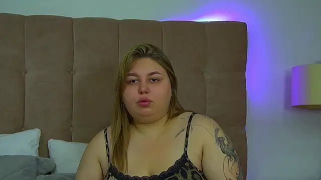 Snapshot of LillianKim chatting on 11/06/25, 06:31 LillianKim online show from 11/06/25, 06:31