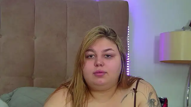 Snapshot of LillianKim chatting on 11/18/25, 06:45 LillianKim online show from 11/18/25, 06:45