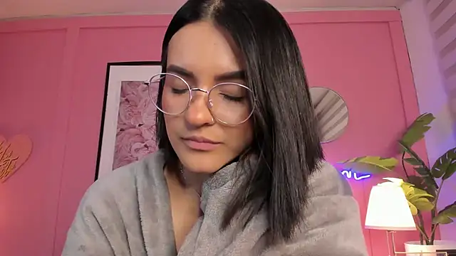 Snapshot of SoySaraa chatting on 12/30/24, 10:53 SoySaraa online show from 12/30/24, 10:53