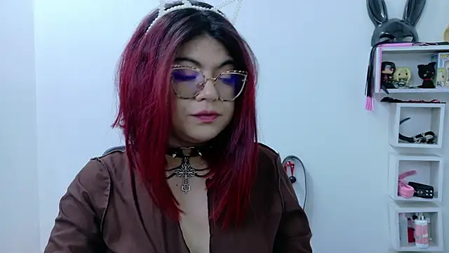 Snapshot of Catwhite_ chatting on 01/28/25, 12:32 Catwhite online show from 01/28/25, 12:32