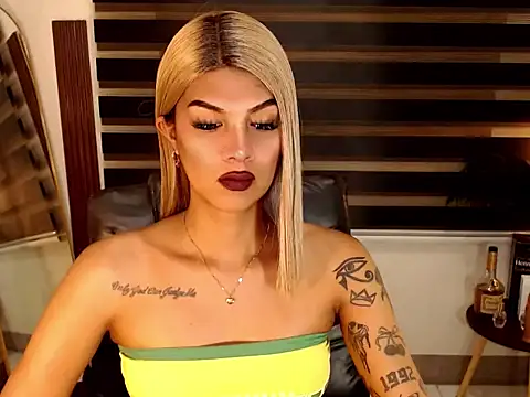 SarahAmber online show from 11/19/25, 07:08