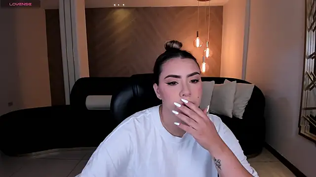 Snapshot of MartinnaBonnet chatting on 12/17/24, 10:12 MartinnaBonnet online show from 12/17/24, 10:12