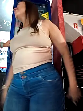 Snapshot of Nanybaker95 chatting on 11/20/25, 04:12 Nanybaker95 online show from 11/20/25, 04:12