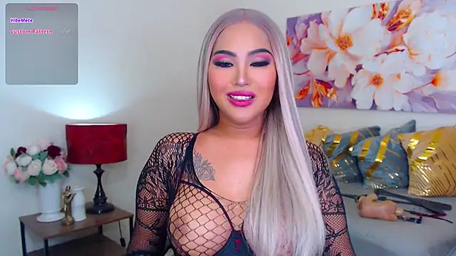 Snapshot of HugeCock_Savanna chatting on 10/26/25, 02:39 HugeCock Savanna online show from 10/26/25, 02:39