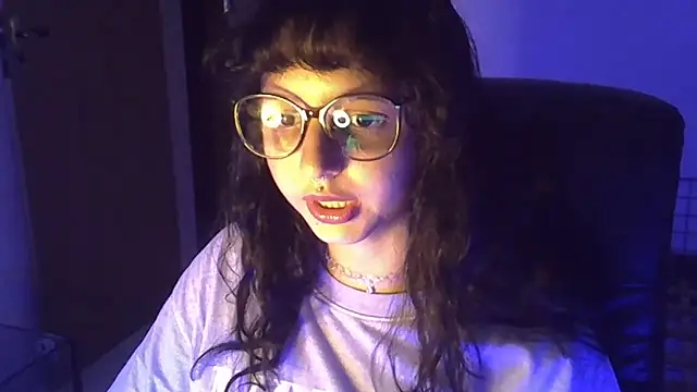 Snapshot of myamillor chatting on 12/02/24, 10:12 myamillor online show from 12/02/24, 10:12