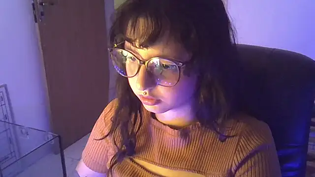 Snapshot of myamillor chatting on 12/07/24, 10:39 myamillor online show from 12/07/24, 10:39