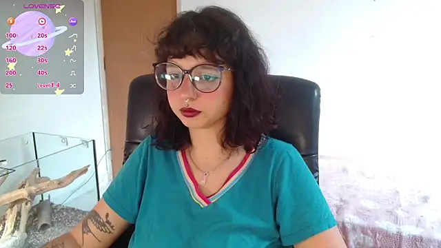 Snapshot of myamillor chatting on 10/04/25, 11:41 myamillor online show from 10/04/25, 11:41