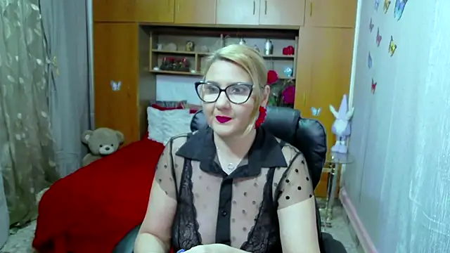 Snapshot of LucilleFenlys chatting on 01/17/25, 09:39 LucilleFenlys online show from 01/17/25, 09:39