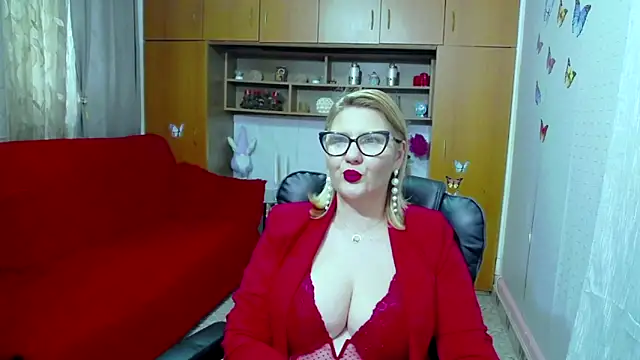Snapshot of LucilleFenlys chatting on 02/26/25, 06:15 LucilleFenlys online show from 02/26/25, 06:15