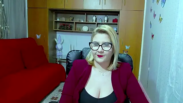 Snapshot of LucilleFenlys chatting on 02/26/25, 09:05 LucilleFenlys online show from 02/26/25, 09:05
