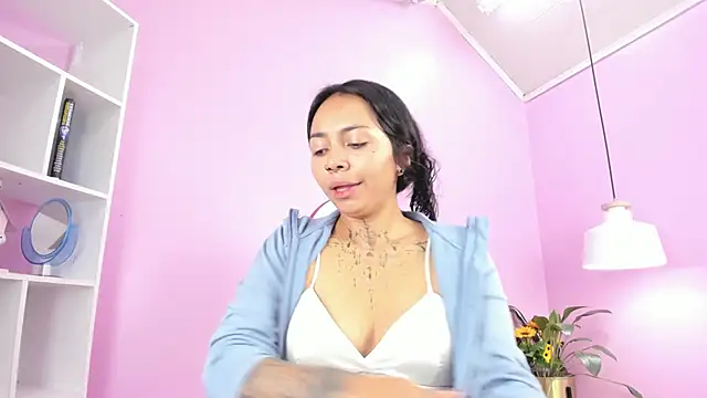 Snapshot of miss_soffi_ chatting on 03/06/25, 12:19 miss soffi online show from 03/06/25, 12:19