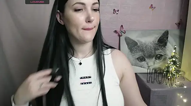 Snapshot of MisssShy_ chatting on 12/21/24, 06:12 MisssShy online show from 12/21/24, 06:12