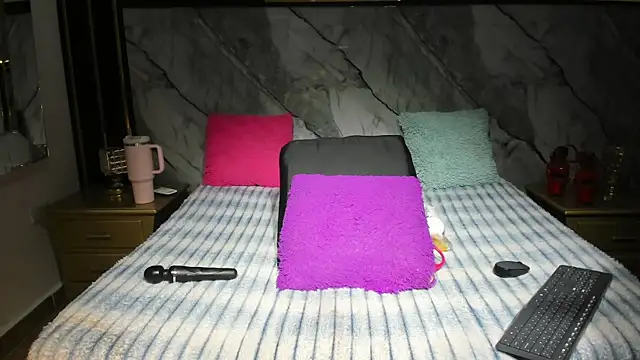 Snapshot of Niyirey1 chatting on 09/23/25, 12:19 Niyirey1 online show from 09/23/25, 12:19